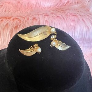 12K Gold Filled Pin and Clip on Earrings Leaf with Pearl